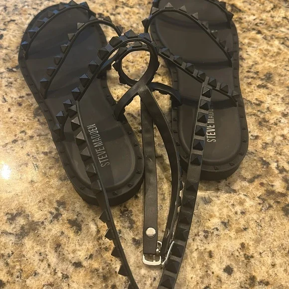🍄SPRING SALE- firm price 🍄Steve Madden Black Studded Gladiator Flats - Picture 15 of 16